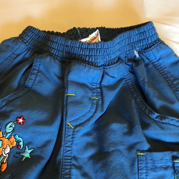Boys size 2 blue shorts with pockets - Picture 4 of 11